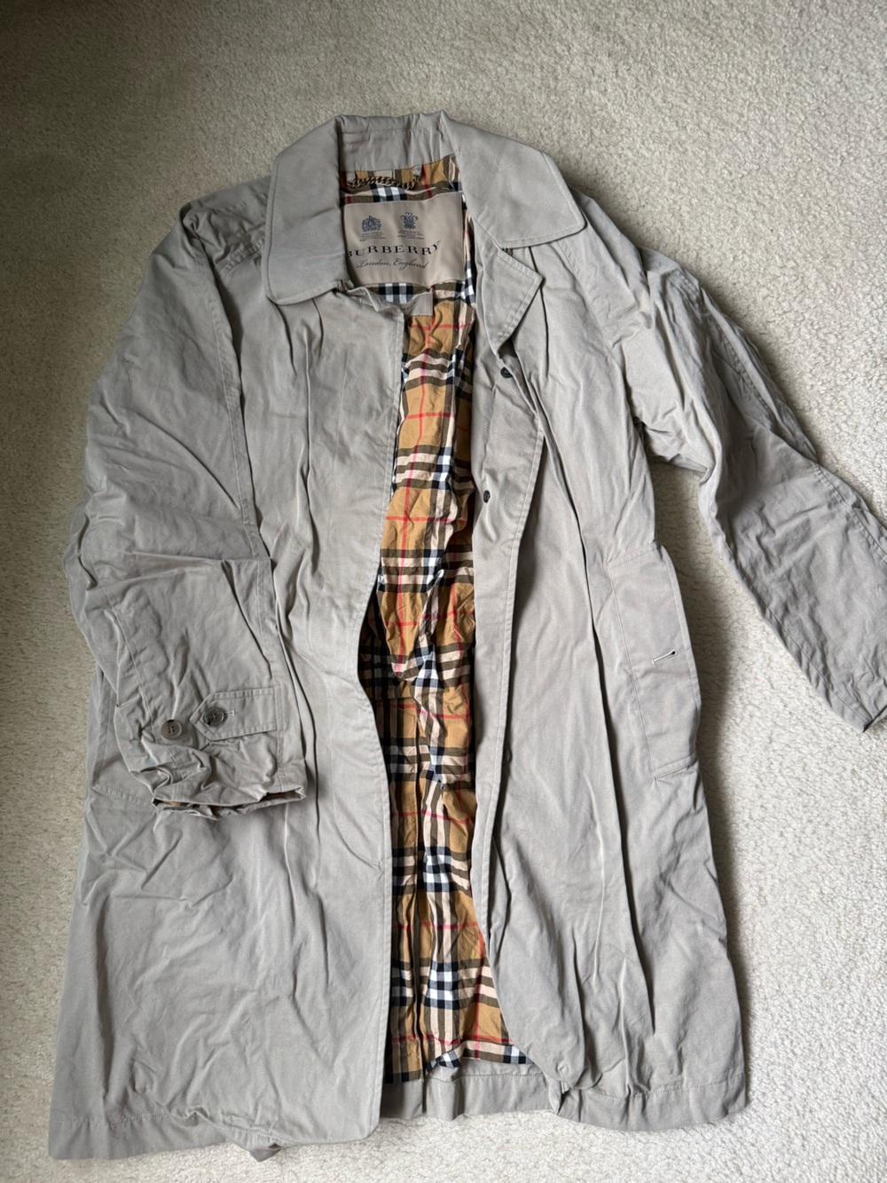 Burberry Camden Light Gray Trench Coat with Classic Check Lining size 6